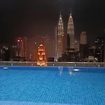 Col18B Modern Infinity Pool Klcc Balcony View