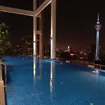 Col18B Modern Infinity Pool Klcc Balcony View