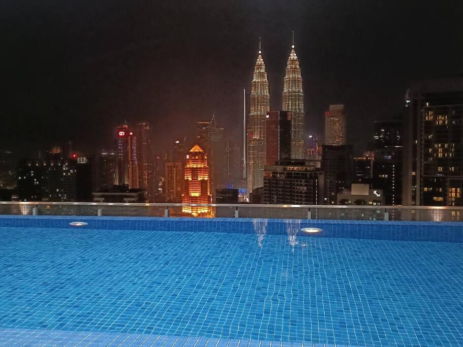 Col18b Modern Infinity Pool Klcc Balcony View Pangsapuri Kuala Lumpur