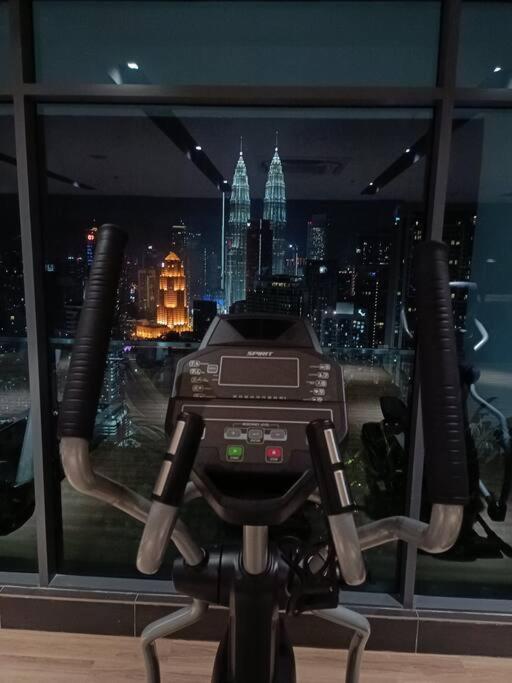 Col18b Modern Infinity Pool Klcc Balcony View Pangsapuri *