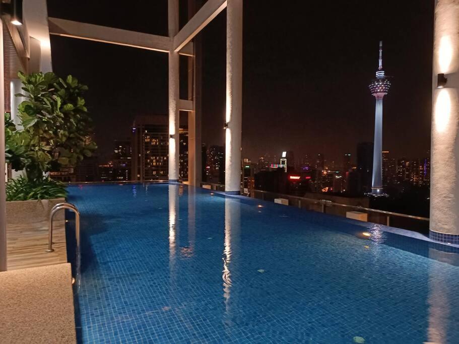 Col18b Modern Infinity Pool Klcc Balcony View Pangsapuri *