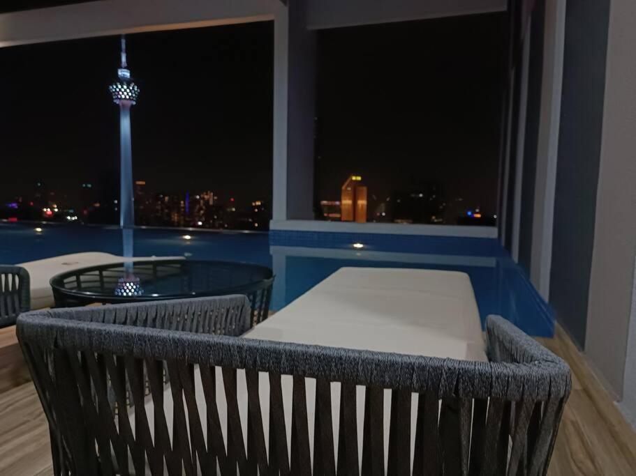 Col18b Modern Infinity Pool Klcc Balcony View Pangsapuri Kuala Lumpur